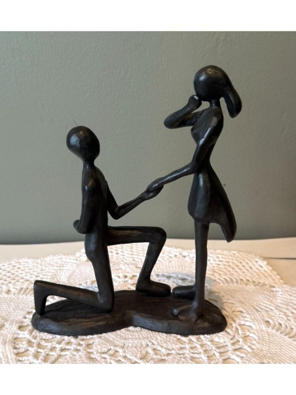 Sziqiqi Cast Iron Marriage Proposal Sculpture Black Couple Figurine